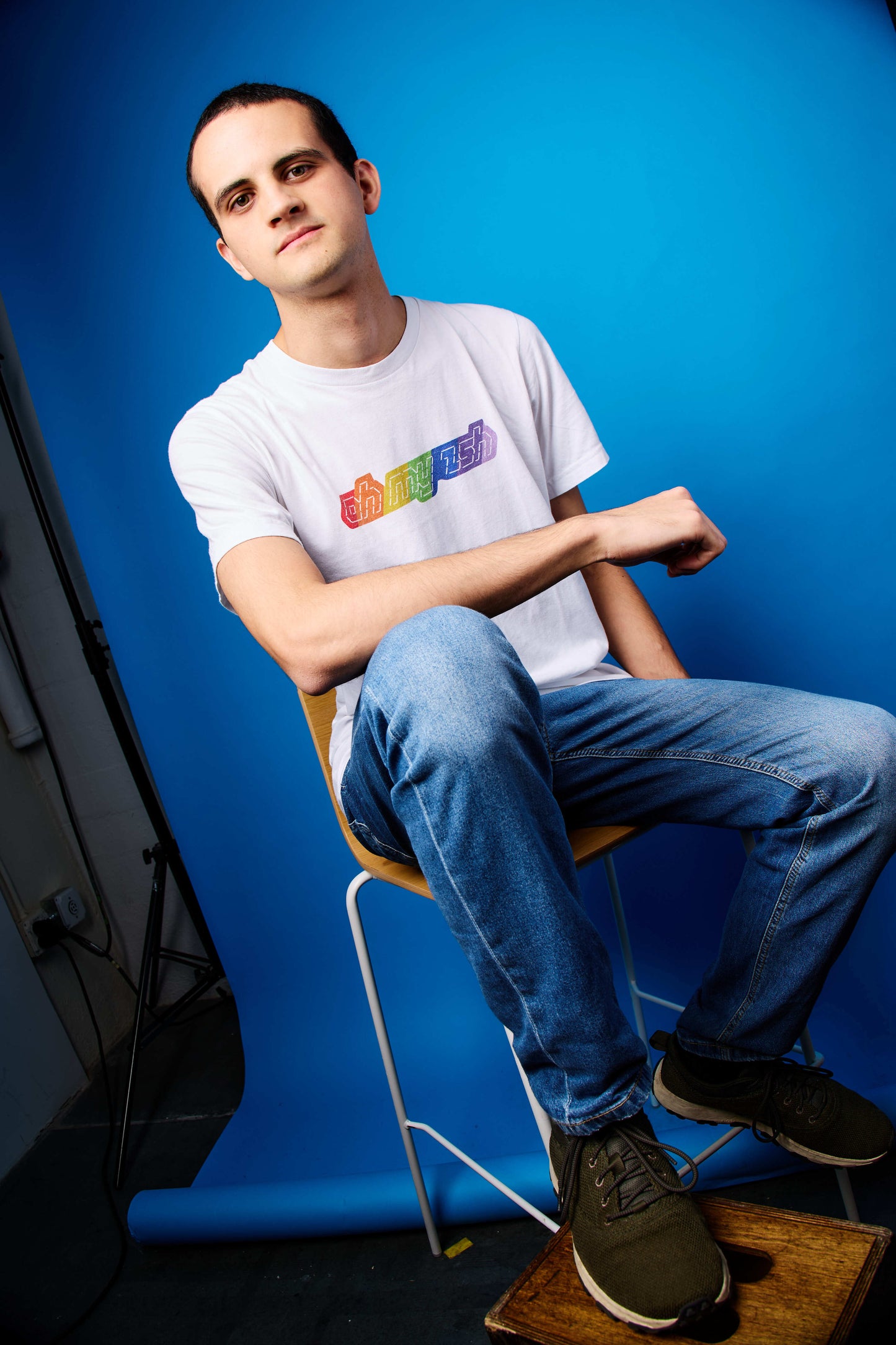 Oh My Zsh ASCII shirt (rainbow on white)